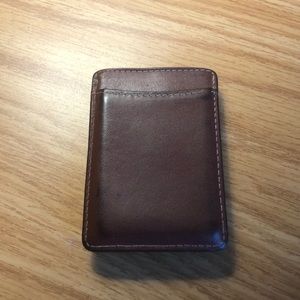 Men’s leather wallet with money clip